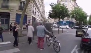 Paris. Un automobiliste manque de renverser un aveugle puis l'agresse