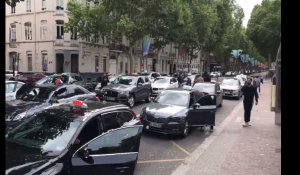 Manifestation des taxis sur les autoroutes lilloises : le cortège arrive à Lille
