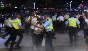 Hong Kong: heurts lors d'une manifestation monstre