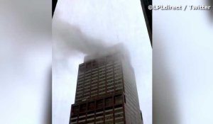 Un hélicoptère se crashe sur un building à New York, le pilote tué