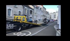 Angers. Accident rue Mirabeau : une voiture sur le toit