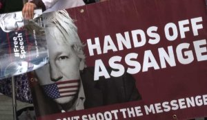 Assange entendu à Londres, ses soutiens manifestent