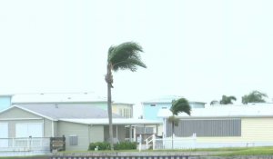 Les vents s'intensifient en Floride à l'approche de l'ouragan Dorian