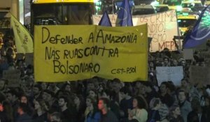 Brésil: des centaines de personnes manifestent contre le gouvernement