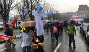 Grève du 9 janvier à Pontivy. 300 personnes bravent la pluie contre la réforme des retraites