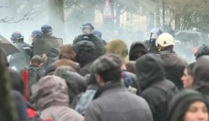 Retraites: tirs de lacrymogènes lors de manifestation à Nantes (4)