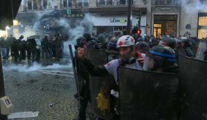 Retraites: tensions à Paris en fin de manifestation