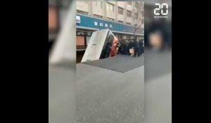 Chine: Un trou s'ouvre soudainement dans une rue faisant 6 morts
