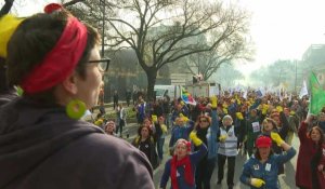 Des enseignantes bordelaises se transforment en "Rosies" le temps de la manifestation