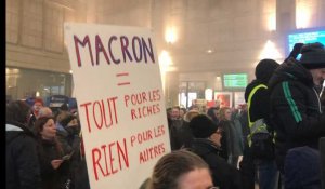 Les manifestants réunis en gare d'Amiens