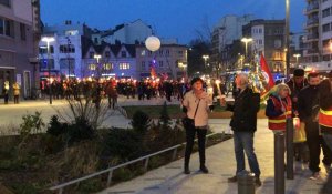 À Saint-Brieuc, les opposants à la réforme des retraites manifestent aux flambeaux