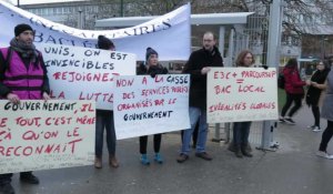 Des enseignants du lycée de Malraux de Béthune manifestent contre le nouveau bac