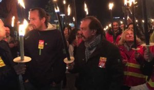 Le patron de la CGT, Philippe Martinez, plaisante avec les syndicalistes perpignanais.