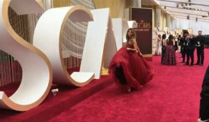 Les journalistes et présentateurs de télévision sur le tapis rouge des Oscars