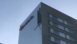 Tempête Ciara :  la façade de hôtel Novotel se déchire 