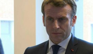 Coronavirus: Emmanuel Macron visite le centre de crise du ministère de la Santé