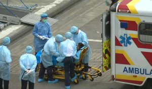 Coronavirus: un homme transféré d'un bateau de croisière de Hong Kong à une ambulance