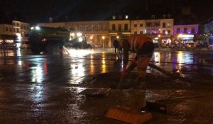 Nettoyage de la place Foch à Saint-Omer après le passage des agriculteurs 