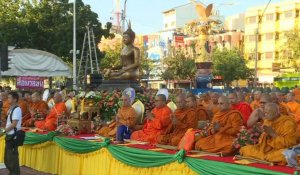 Thaïlande: 10.000 moines prient une semaine après la fusillade à Bangkok
