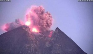 Indonésie: le volcan Merapi crache des cendres jusqu'à 2 km dans le ciel