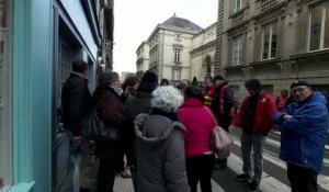 Nantes. Retraites : une trentaine de cégétistes devant le local de Valérie Oppelt