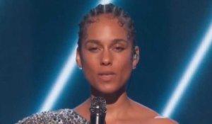 Kobe Bryant est décédé : l'émouvant hommage d'Alicia Keys aux Grammy Awards (vidéo)