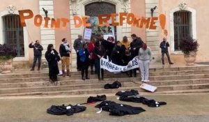 Grève des avocats à Alès : les avocats jettent leurs robes