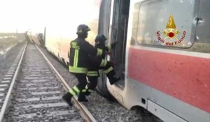 Déraillement d'un train en Italie: les secours arrivent sur place