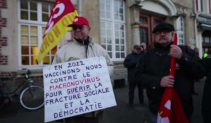Cambrai: retraite aux flambeaux contre la réforme des retraites
