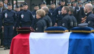 Policier fauché par un fourgon: hommage national à Lyon (1)