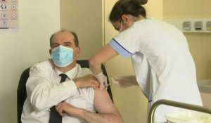 Covid: Jean Castex reçoit une dose du vaccin AstraZeneca
