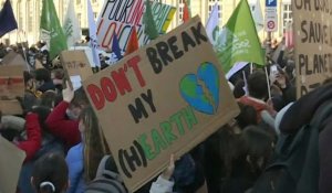 "No nature, no future": les jeunes manifestent pour le climat à Paris