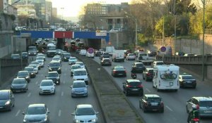 Circulation dense sur le périphérique parisien avant le début du confinement