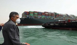 Canal de Suez : les tentatives de renflouage du porte-conteneur difficiles et délicates