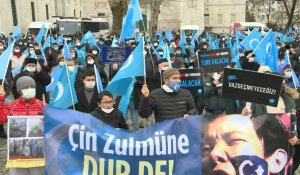 Des Ouïghours manifestent contre la visite du ministre chinois des Affaires étrangères à Istanbul