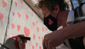 Londres: une fresque de 150.000 cœurs en souvenir des victimes du Covid