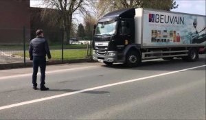 Vendeville : le maire fait reculer les camions qui veulent traverser la commune