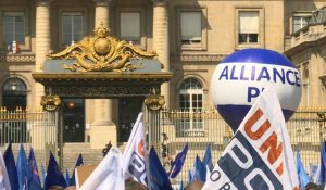 Policiers brûlés à Viry-Châtillon: rassemblement de policiers à Paris