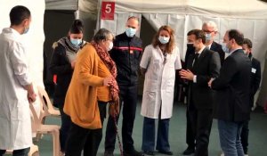 Emmanuel Macron est arrivé au centre de vaccination Jean Mineur à Valenciennes