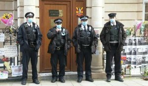 Londres: la police devant l'ambassade de Birmanie après une "occupation" par des diplomates pro-junte