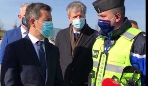 Confinement: Gérald Darmanin, le ministre de l'Intérieur, au péage de Fresnes-lès-Montauban sur l'A1