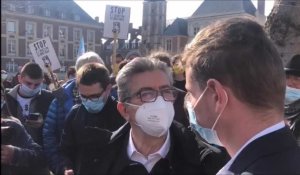 Sortie de Gaspard Fontaine du tribunal d'Amiens, attendu par Jean-Luc Mélenchon