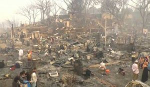 Bangladesh: des Rohingyas recherchent leurs biens après l'incendie d'un camp