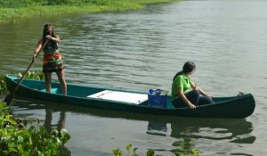 Une enseignante apporte l'école aux communautés autochtones du Panama en canoë