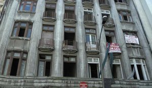 Bucarest avec ses centaines d'immeubles vulnérables vit dans la crainte d'un nouveau séisme