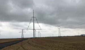 Les pylônes Équilibre de la ligne THT Avelin-Gavrelle arrivent à Flers-en-Escrebieux