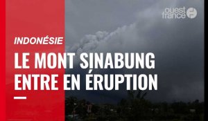 Le volcan indonésien Sinabung crache un impressionnant nuage de cendres