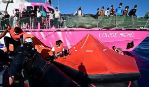 Les migrants secourus par le "Louise Michel" évacués