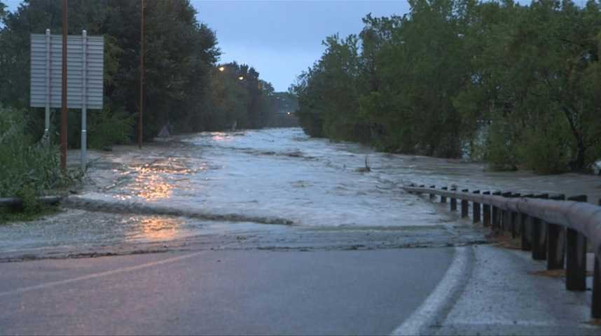 02/10/2020: Une route menant à l'aéroport de Nice submergée par la crue du Var - par AFPTV