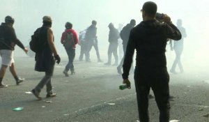 Manifestation de "gilets jaunes": quelques heurts à Paris, tirs de gaz lacrymogène